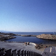 太鼓橋から望む広々とした内海の画像